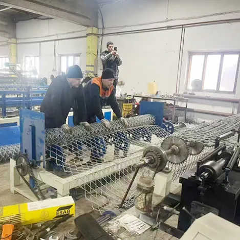 Install the Chain link mesh machine in Russia